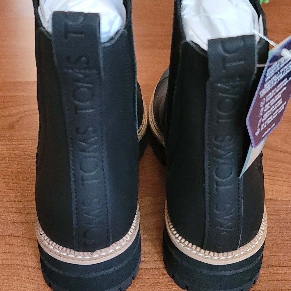 TOMS Dakota Water Resistant Black Leather Chelsea Boot - Picture 11 of 11